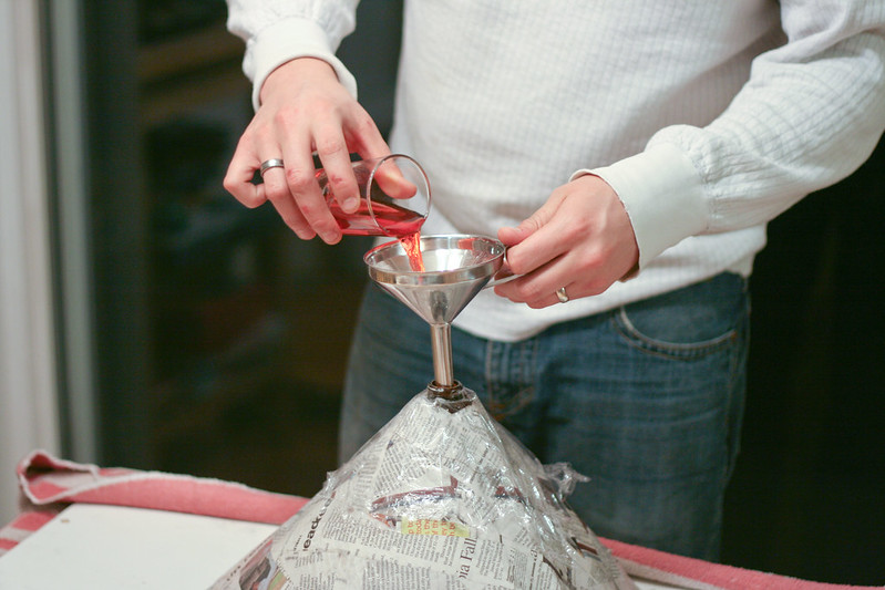 Baking soda/vinegar volcano