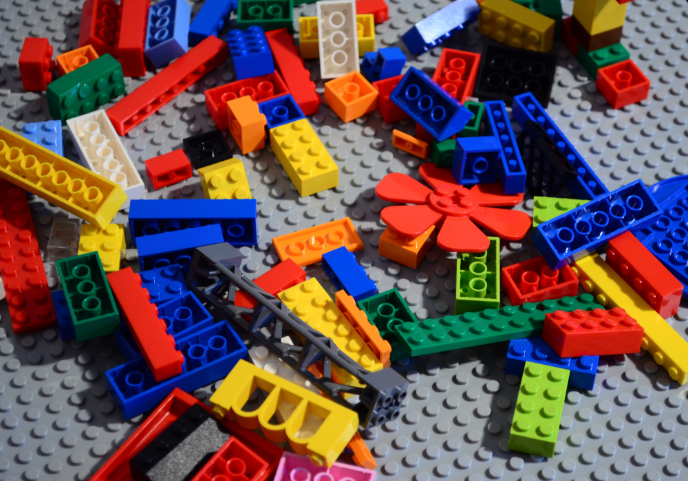 Assorted LEGO blocks