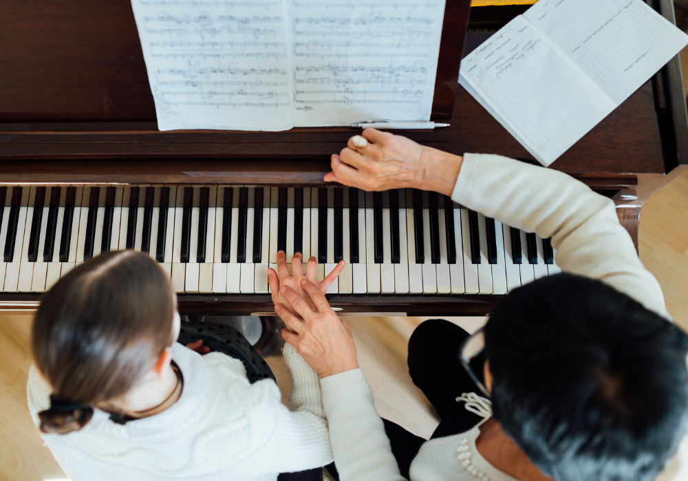 Teaching how to play the piano