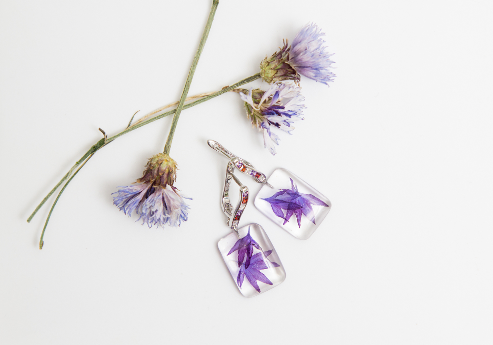 Purple flowers and corresponding jewelry